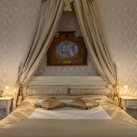 Отель Malpils Manor Экстерьер фото