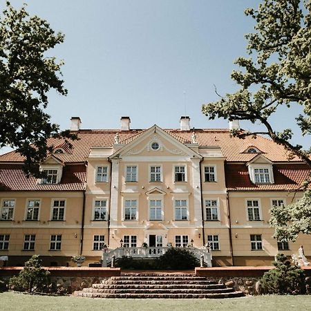 Отель Malpils Manor Экстерьер фото