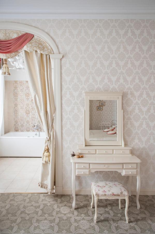 Отель Malpils Manor Экстерьер фото